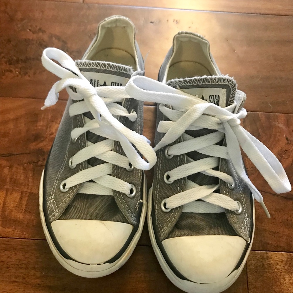 Gray converse - Picture 2 of 3